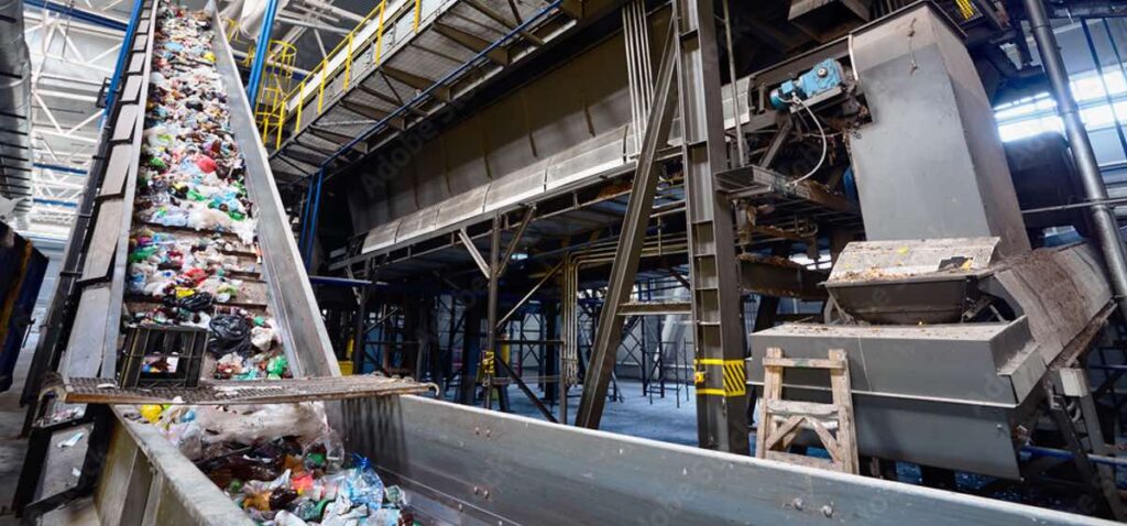 Cinta transportadora planta reciclaje plásticos
